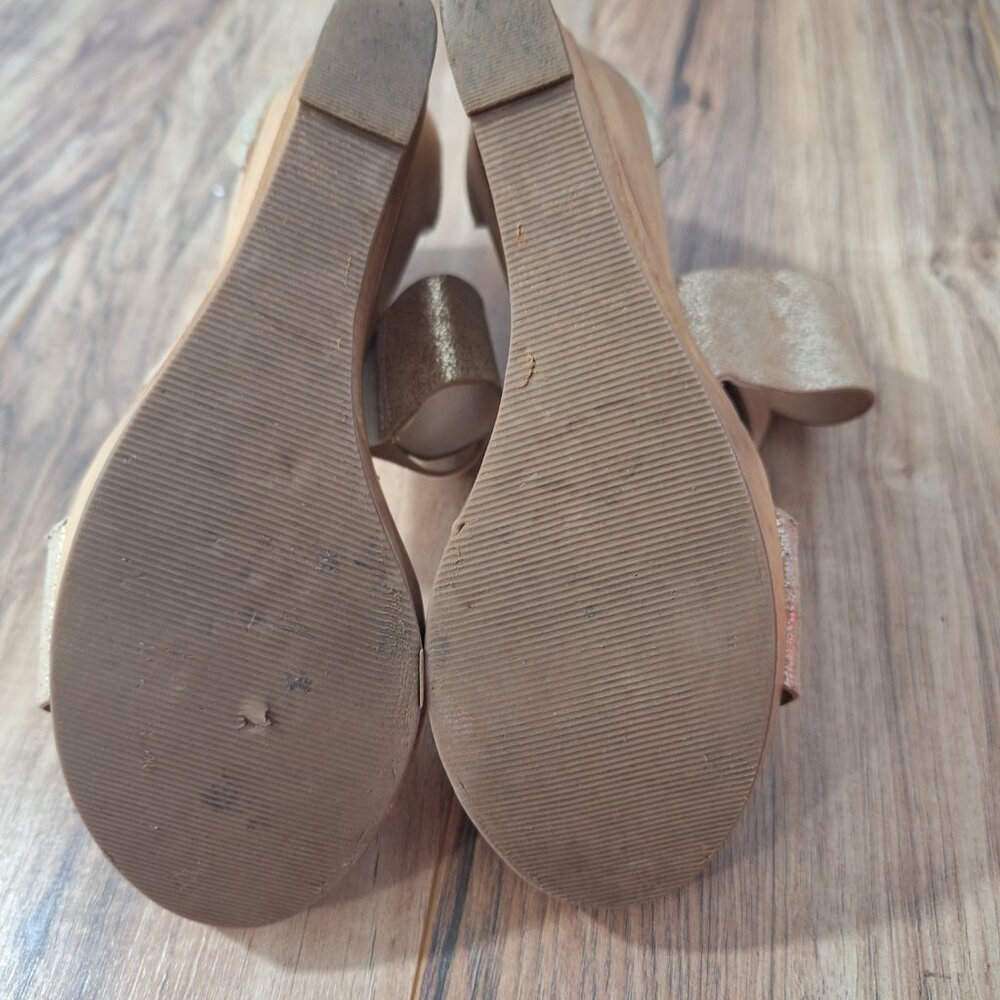 Diane Von Furstenberg Gold Metallic Leather Wedge Heel Sandals 8.5M With Back Zi - Picture 6 of 12